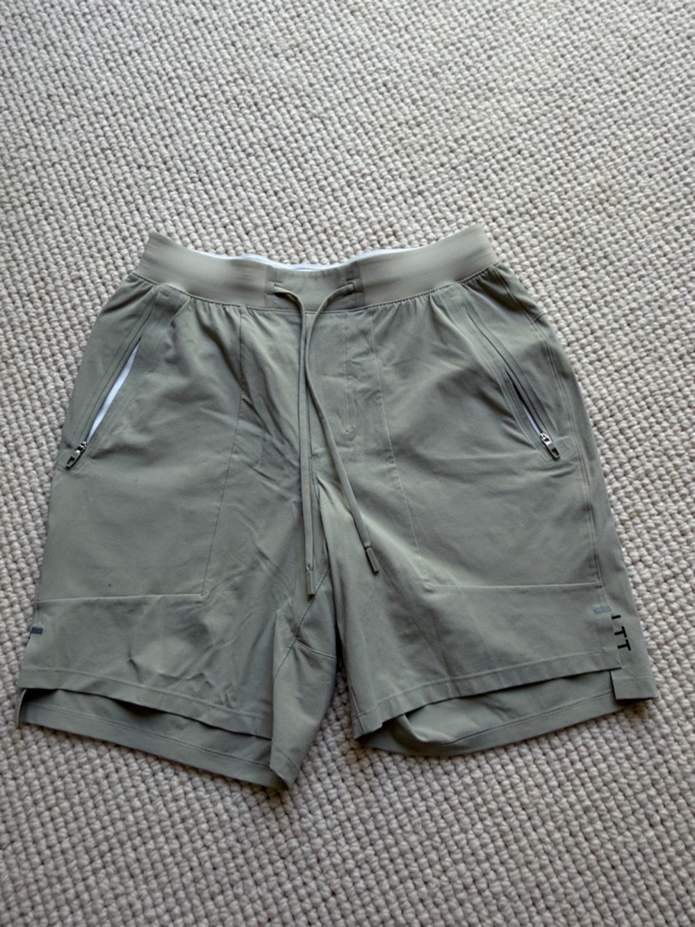 lululemon athletica Men's tan/Olive Green Athletic Shorts LTT size small